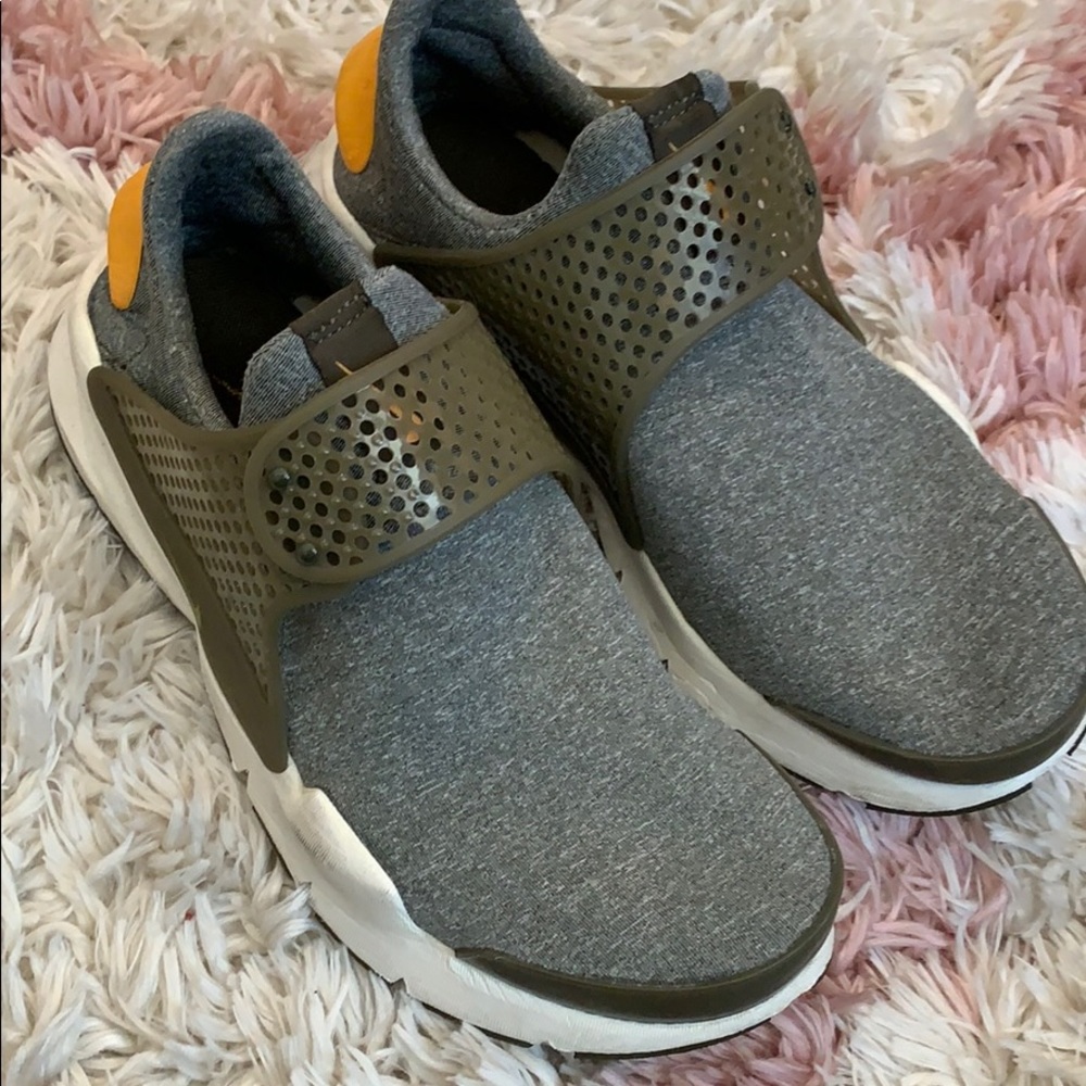 Nike grey/ green/ yellow shoes